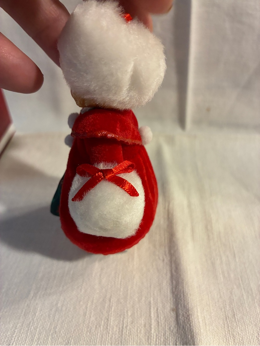 Hallmark Keepsake Christmas Holly Madame Alexander White Fur-Trim Ornament 2000 - Picture 5 of 11